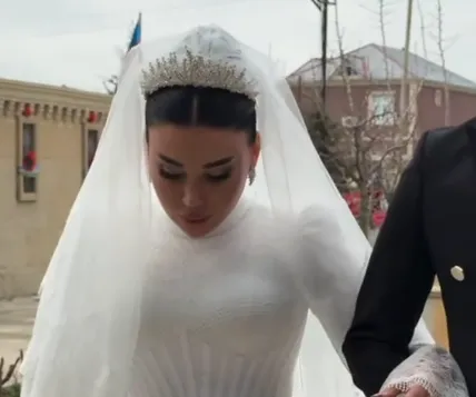 Bugün Xananın toyudur - Şəhid qardaşını ziyarət etdi - VİDEO