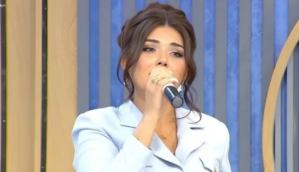 Canlı oxuya bilməyən sənətçinin müğənnilikdən əldə etdiyi gəlir şok etdi - Məbləğə baxın