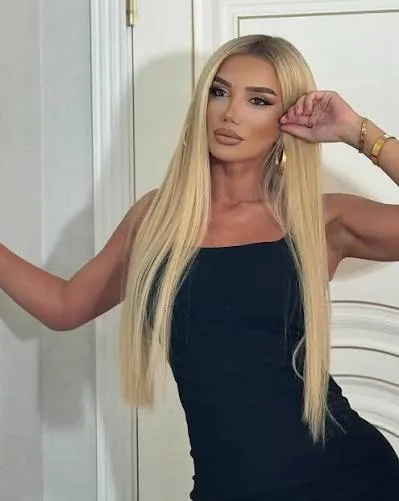 Cazibədar müğənni ona toxunan kişiyə hamının önündə görün nə etdi - Şok video