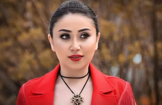Damla mini geyimdə: Biədəb yerləri göründü - Foto