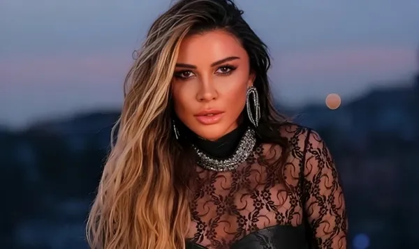 Ərinə xəyanət edirmiş: Tanınmış sənətçi biabır oldu - Foto