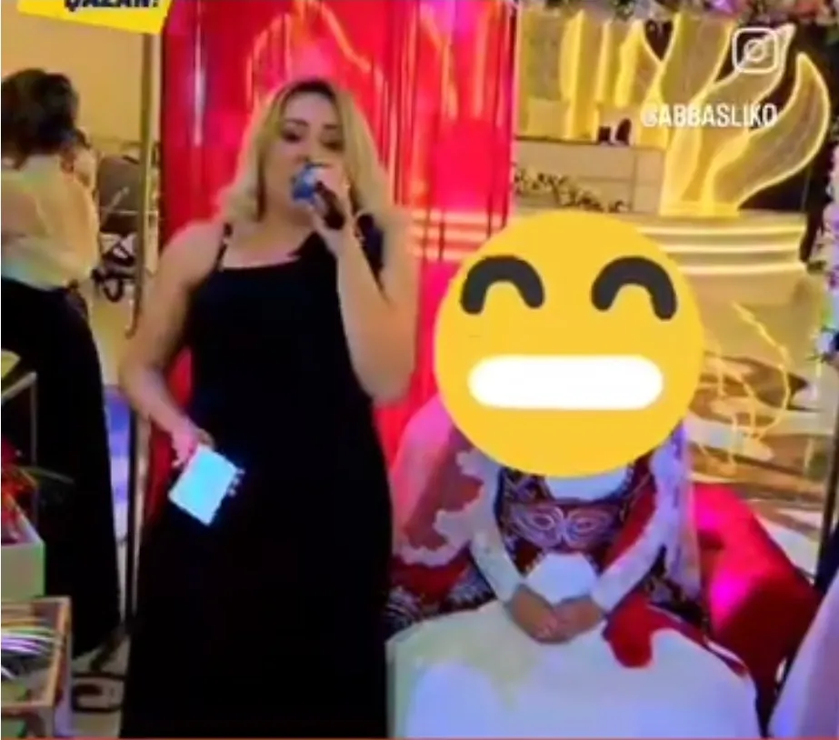 Girərdim yar qoynuna, çıxardım tərli-tərli... - İfaçıdan xınada şok - Video