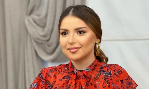 Müğənni Sevda açıq geyimdə: Sinəsi göründü - Foto