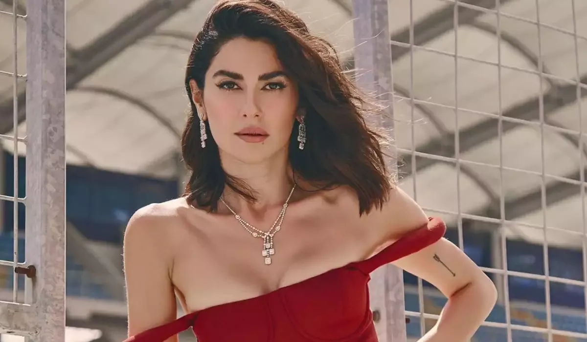 Nəsrin bikinili FOTOLARI ilə yandırıb-yaxdı