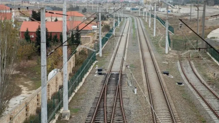 Qatar xətlərinin ətrafında yaşayanlara xəbərdarlıq - Yeni qaydalar qüvvəyə minib