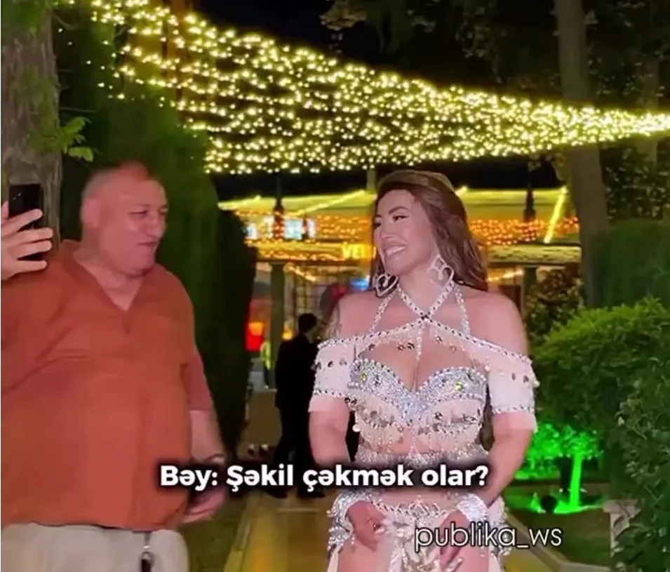 Rəqqasə Aygündən ona toxunmaq istəyən kişiyə əl hərəkəti ilə ETİRAZ - VİDEO