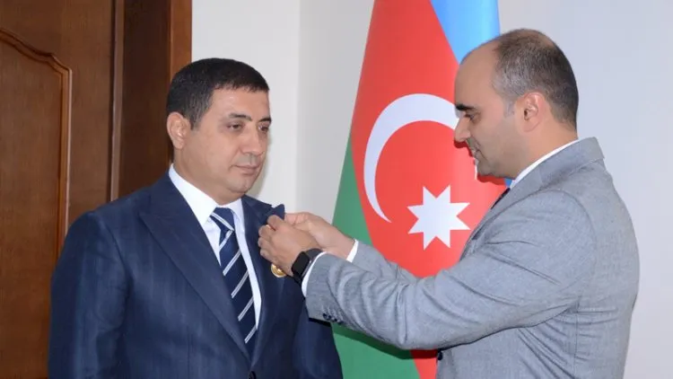 Yeni icra başçısı köməkçisini işdən çıxardı - Bir ay əvvəl vəzifəyə gətirmişdi