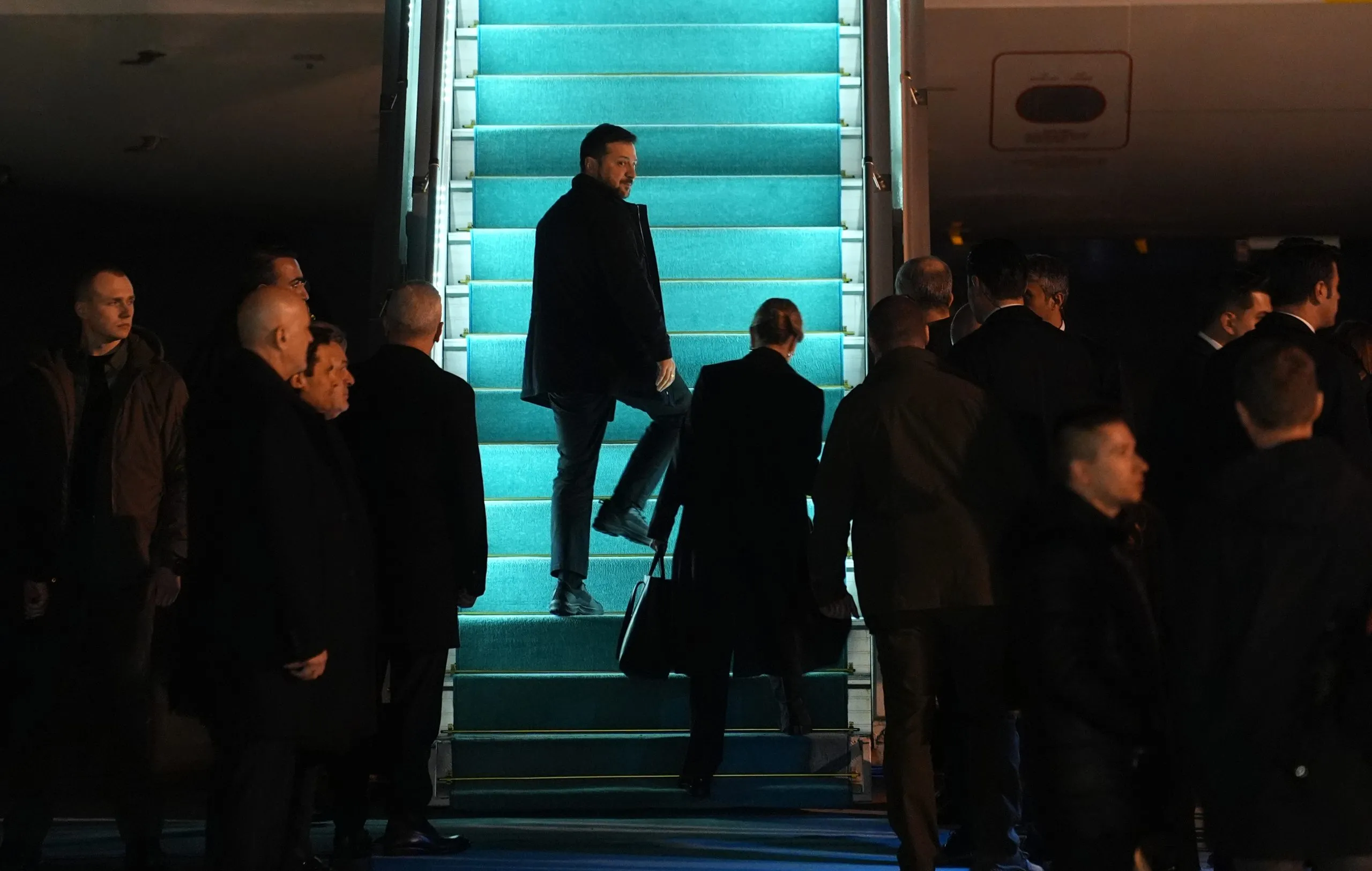 Zelenski haqda sürpriz iddia: “Onlarla birlikdə ölkədən qaça bilər”